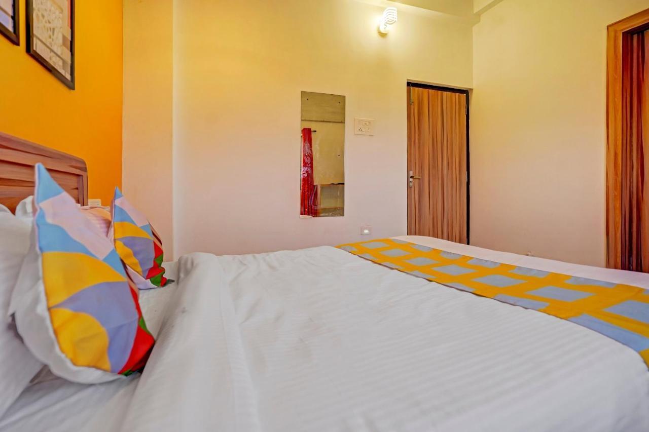 Oyo 79233 Hotel Hive Stays Kochi Exterior photo