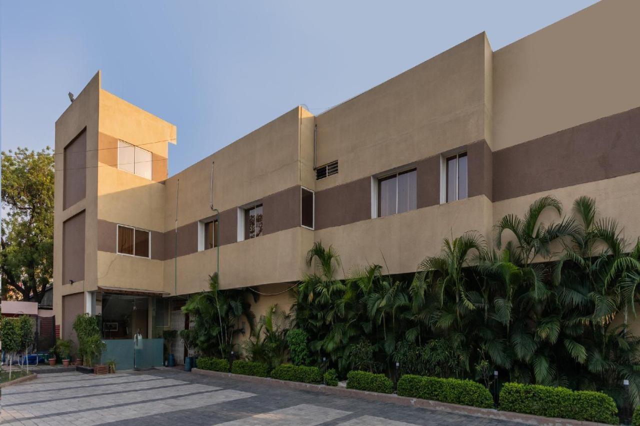 Oyo 79233 Hotel Hive Stays Kochi Exterior photo