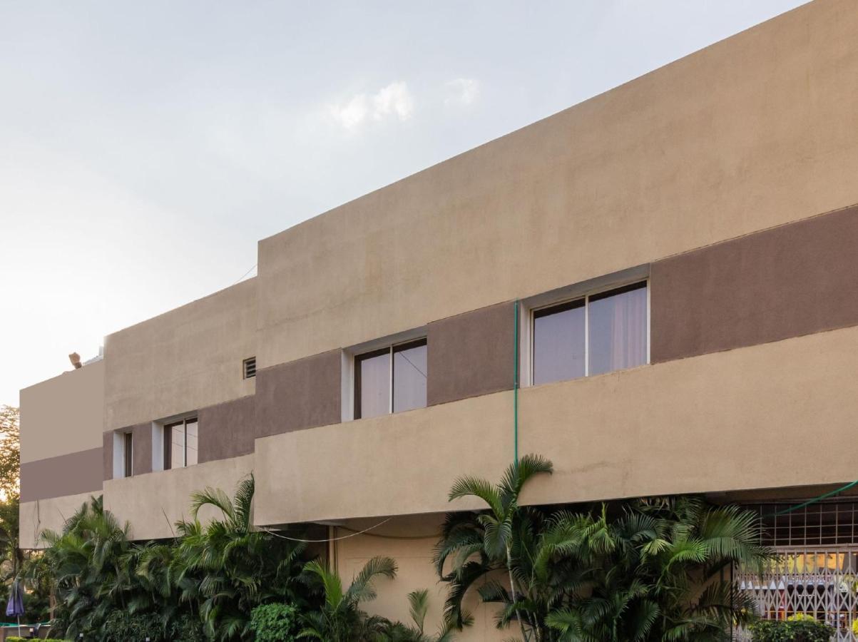Oyo 79233 Hotel Hive Stays Kochi Exterior photo
