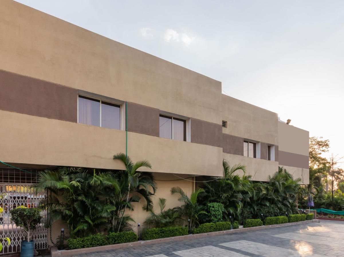 Oyo 79233 Hotel Hive Stays Kochi Exterior photo